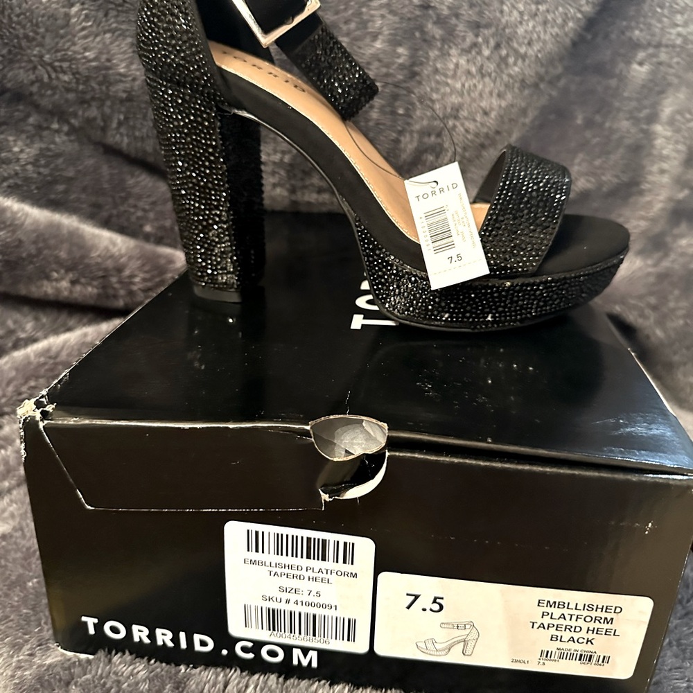 Heels - Picture 3 of 4